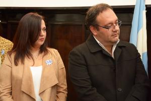 Intendente Departamental de Paysandú, Guillermo Caraballo, junto a la cónsul Carola del Río 